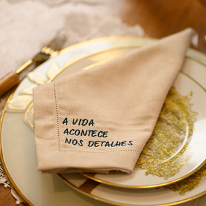Guardanapo Frases |  A vida acontece nos detalhes